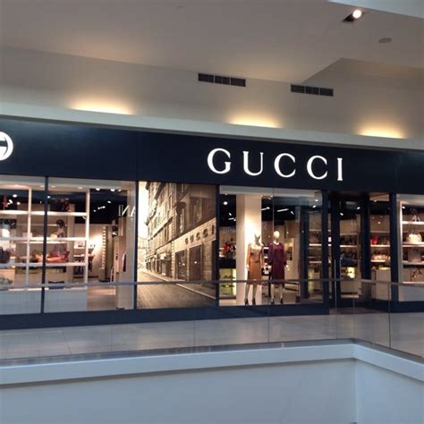 where are Gucci outlets located